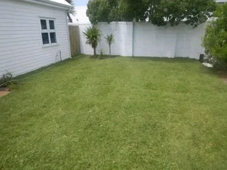 Delivery and installa off roll on lawn Lm Berea grass