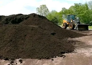 Lawn dressing and top soil