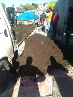 Lawn dressing and top soil