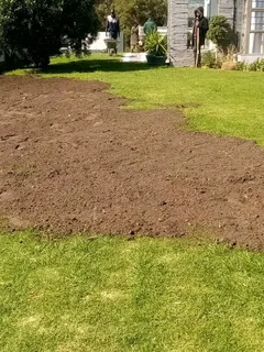 Lawn dressing and top soil