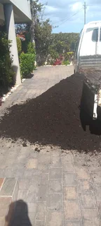 Lawn dressing and top soil