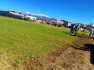 Supply and installa off LM Berea grass