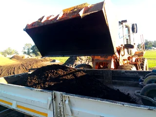 We do supply and installa lawn dressing and compost weed free