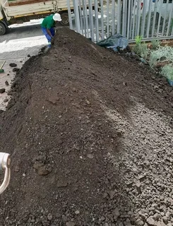 Delivery and installa buffalo grass &amp; garden soil potting soil and compost weed free