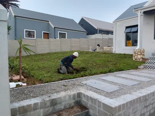 PROFESSIONALS WITH IMMENSE EXPERIENCE IN INSTALLATION &amp; LAYING NATIONAL GRASS