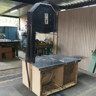 Meat cutting machine
