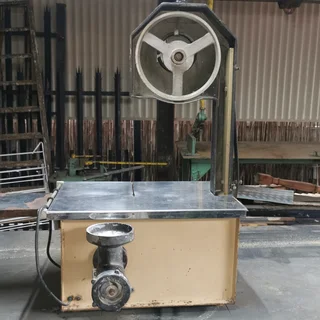 Meat cutting machine