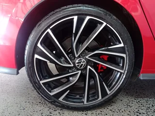2024 VOLKSWAGEN GOLF 8 GTI 2.0 TSI 180KW DSG