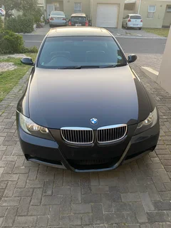 BMW E90 323i