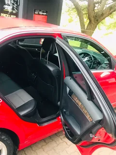 2011 Mercedes-Benz C-Class Sedan- 2011 Mercedes-Benz C-Class SUV  - C200- CGI - CLEAN AND WELL MAINT