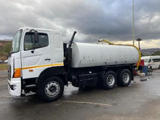 Hino 700 Truck Honey sucker with 14000L