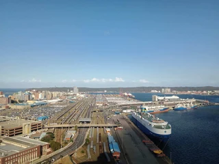 2 and half bed with stanning views of the habour