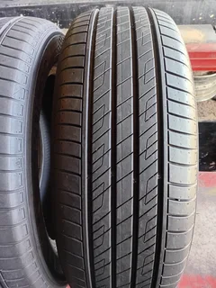215/60/17 Kumho Tyres for Sale. Contact 0739981562