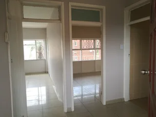 MONTCLAIR -  SPACIOUS FLAT TO LET