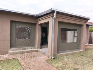 Outdoor roller blinds