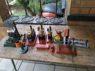4 steamengins and accessories
