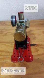 4 steamengins and accessories