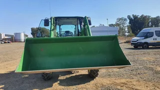 2018 JOHN DEERE 5075E 4WD CAB TRACTOR WITH JOHN DEERE H240C FRONT LOADER ATTACHED