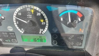 2018 JOHN DEERE 5075E 4WD CAB TRACTOR WITH JOHN DEERE H240C FRONT LOADER ATTACHED