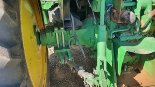 2018 JOHN DEERE 5075E 4WD CAB TRACTOR WITH JOHN DEERE H240C FRONT LOADER ATTACHED