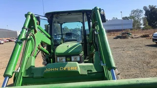 2018 JOHN DEERE 5075E 4WD CAB TRACTOR WITH JOHN DEERE H240C FRONT LOADER ATTACHED