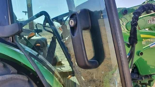 2018 JOHN DEERE 5075E 4WD CAB TRACTOR WITH JOHN DEERE H240C FRONT LOADER ATTACHED