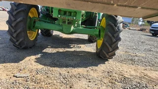 2018 JOHN DEERE 5075E 4WD CAB TRACTOR WITH JOHN DEERE H240C FRONT LOADER ATTACHED