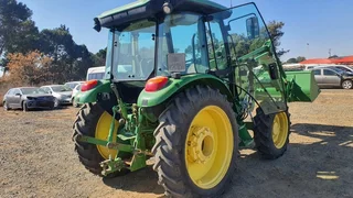 2018 JOHN DEERE 5075E 4WD CAB TRACTOR WITH JOHN DEERE H240C FRONT LOADER ATTACHED