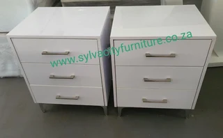 Stunning Bedside Tables/Pedestals