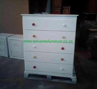 Stylish Chest of Drawers Available