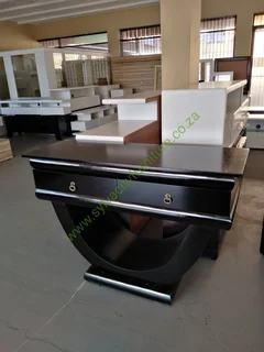 Style Meets Function: Console Tables &amp; Servers for Every Space