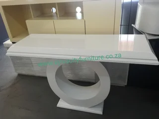 Slim, Stylish &amp; Sophisticated – Console Tables That Impress