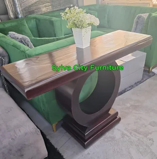 From entryways to living rooms – the perfect console table awaits you.