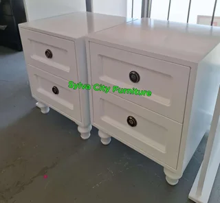 Stylish storage at your bedside – modern pedestals that fit your space.