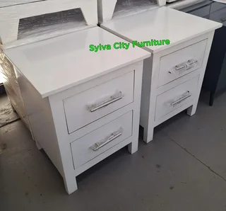 Stylish storage at your bedside – modern pedestals that fit your space.