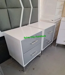 Stylish storage at your bedside – modern pedestals that fit your space.