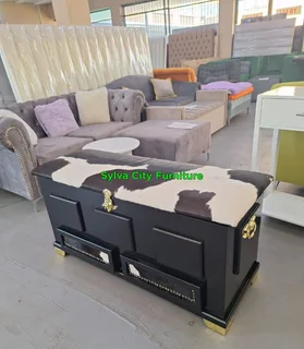 Celebrate beginnings with classic, stylish wedding kists