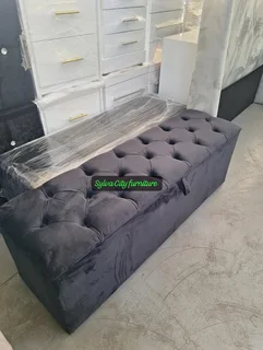 “Declutter without compromise – discover our modern blanket boxes