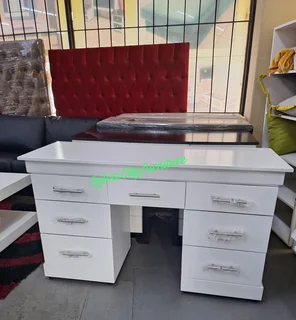 Style meets storage – discover our chic dresser collection.