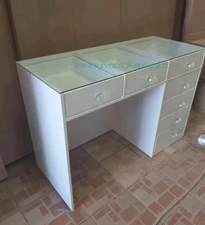 Style meets storage – discover our chic dresser collection.