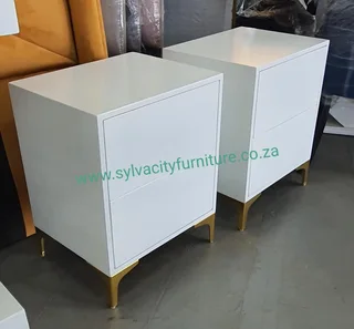 Stylish storage at your bedside – modern pedestals that fit your space.