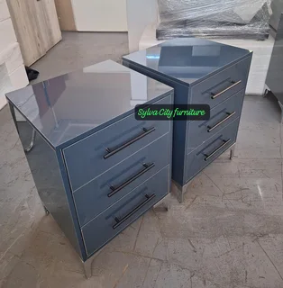 Stylish storage at your bedside – modern pedestals that fit your space