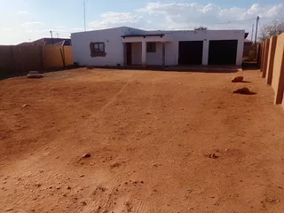 3 bedroom house on stand