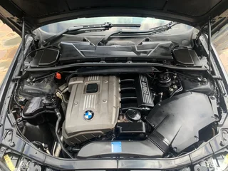 BMW  E90 323i
