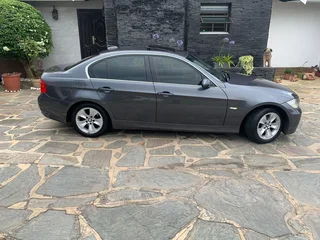 BMW  E90 323i