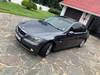BMW  E90 323i