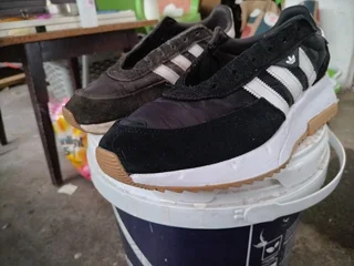 Sneaker Cleaning And Revival