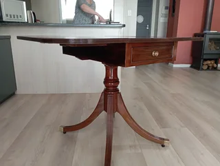 VINTAGE DROP LEAF TABLE - MAHOGANY