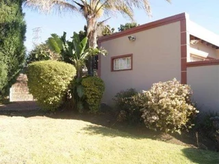 A spacious family home with a Cottage that offers 4 bedrooms with laminated flooring,