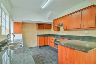 Quiet and tranquil duplex unit with 3 bedrooms 2 modern bathrooms